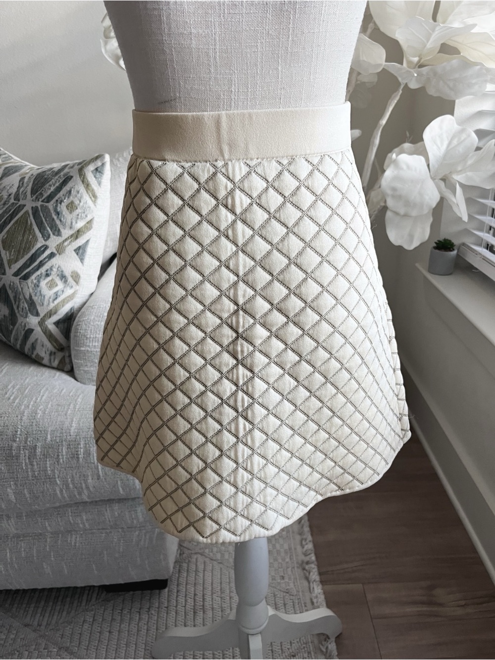 Sandro Cream Metallic Quilted Mini Skirt with Front Zip Size Small - Picture 4 of 6